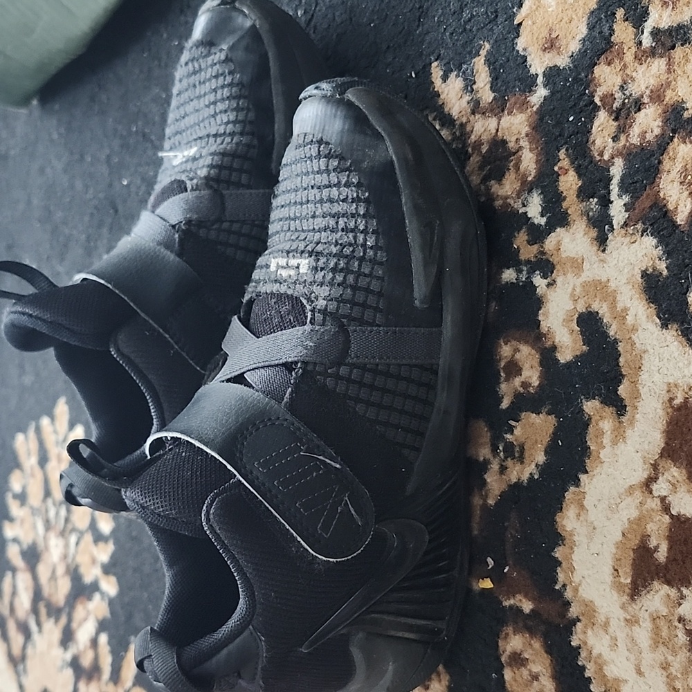 Nike Kyrie Kids Black Sneakers; 1Y, Black